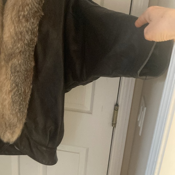 A beautiful vintage leather and fur jacket - Picture 3 of 15